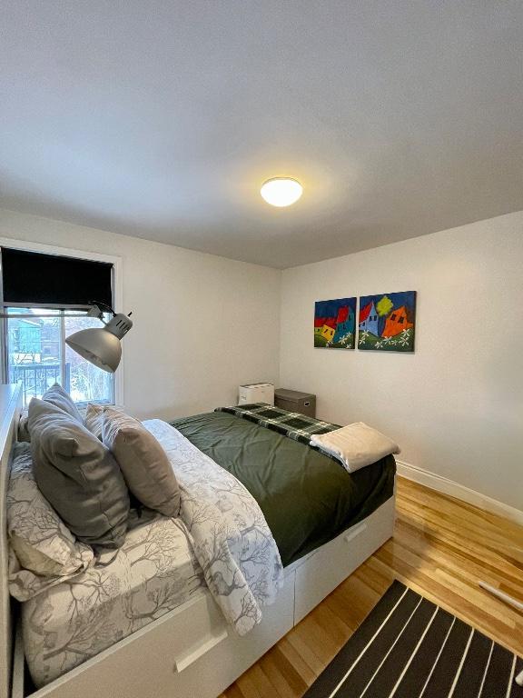 Superbe Appartement 4½ Tout Meublé – Haut de Duplex à Louer