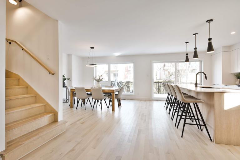 MAISON DE VILLE NEUVE À MONTRÉAL (EST) - DISPONIBLE MAINTENANT