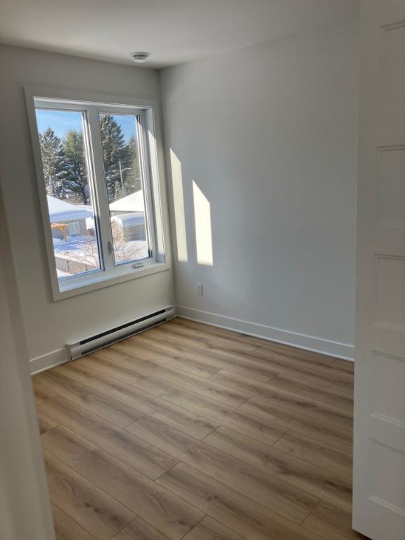 1 200 $ 3.5 (logement à louer) 2 mois GRATUITS Construction neuve