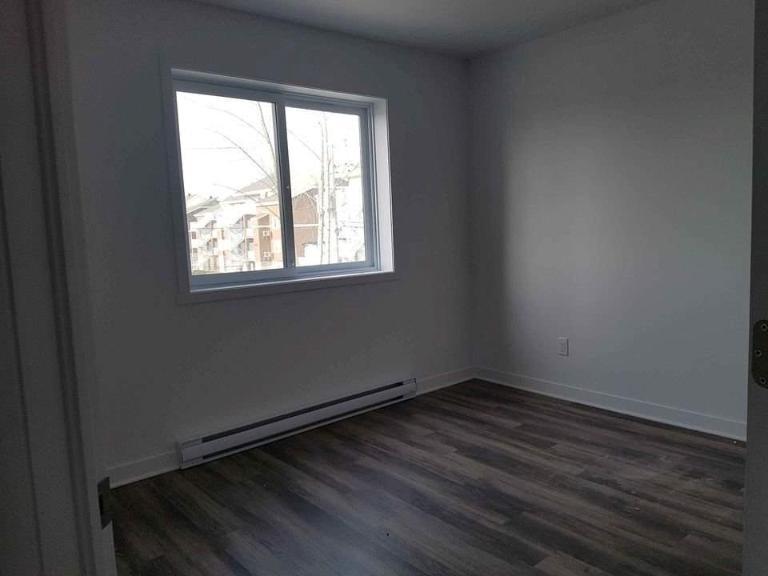 2 CH - 1 SDB - Laval - $1,700 /mo