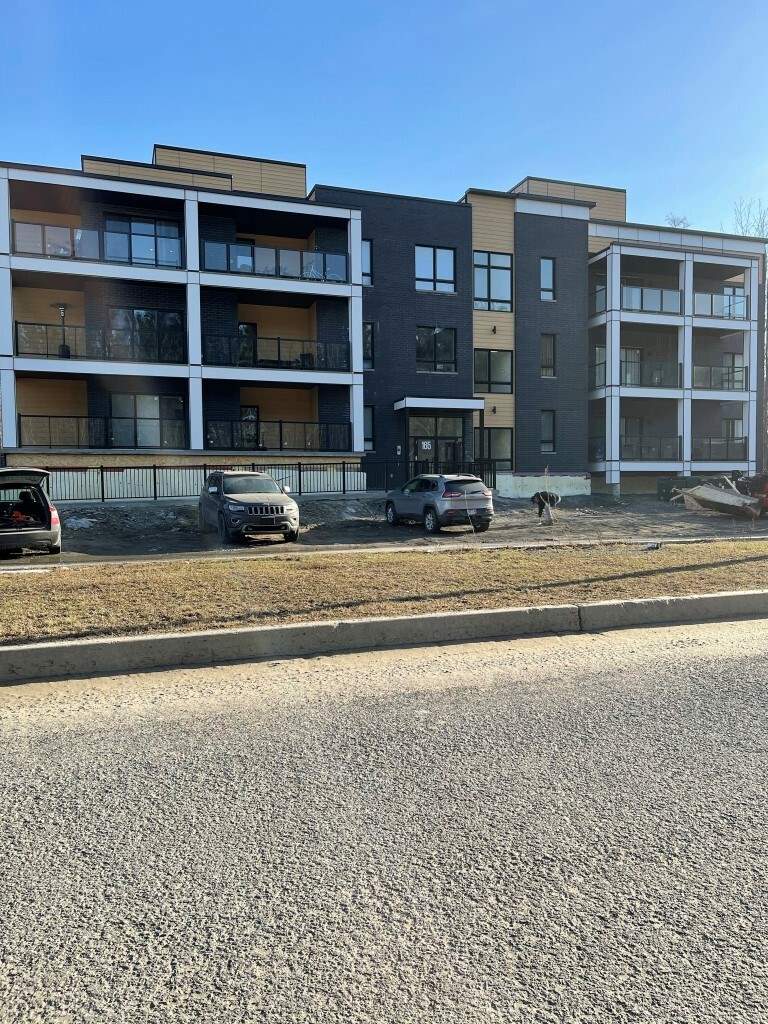 LUXUEUX CONDO 5½ À BLAINVILLE - DISPONIBLE EN JUILLET