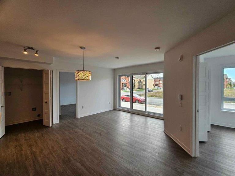 2 CH - 1 SDB - Laval - $2,100 /mo