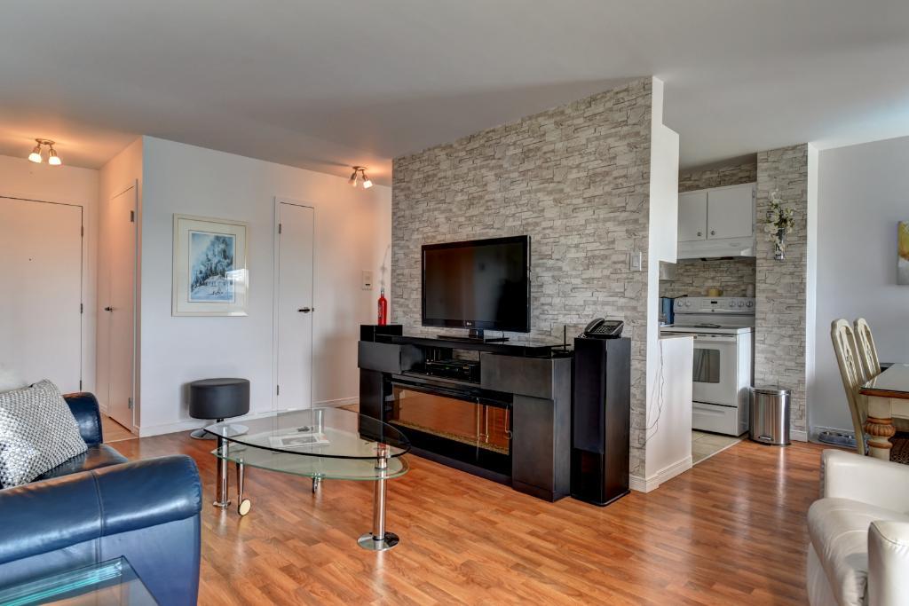 GRAND 4 ½ UNITÉ DE COIN À CHARLESBOURG - AU DERNIER ÉTAGE 1315$/MOIS TOUT INCLUS! POUR JUILLET