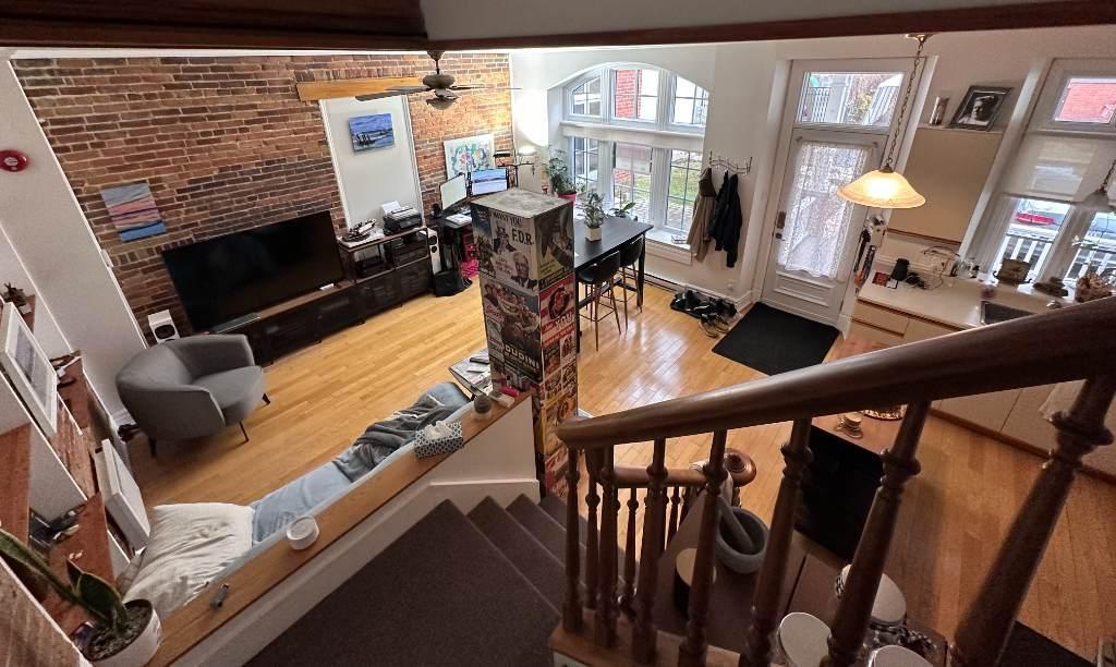 grand logement sur 3 etages, en plein coeur du quartier historique de trois-rivieres