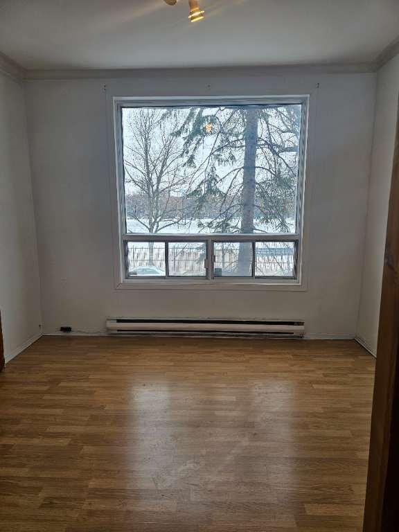 Plateau, 5 ½, 2 chambres fermées, rue Fullum face parc Baldwin