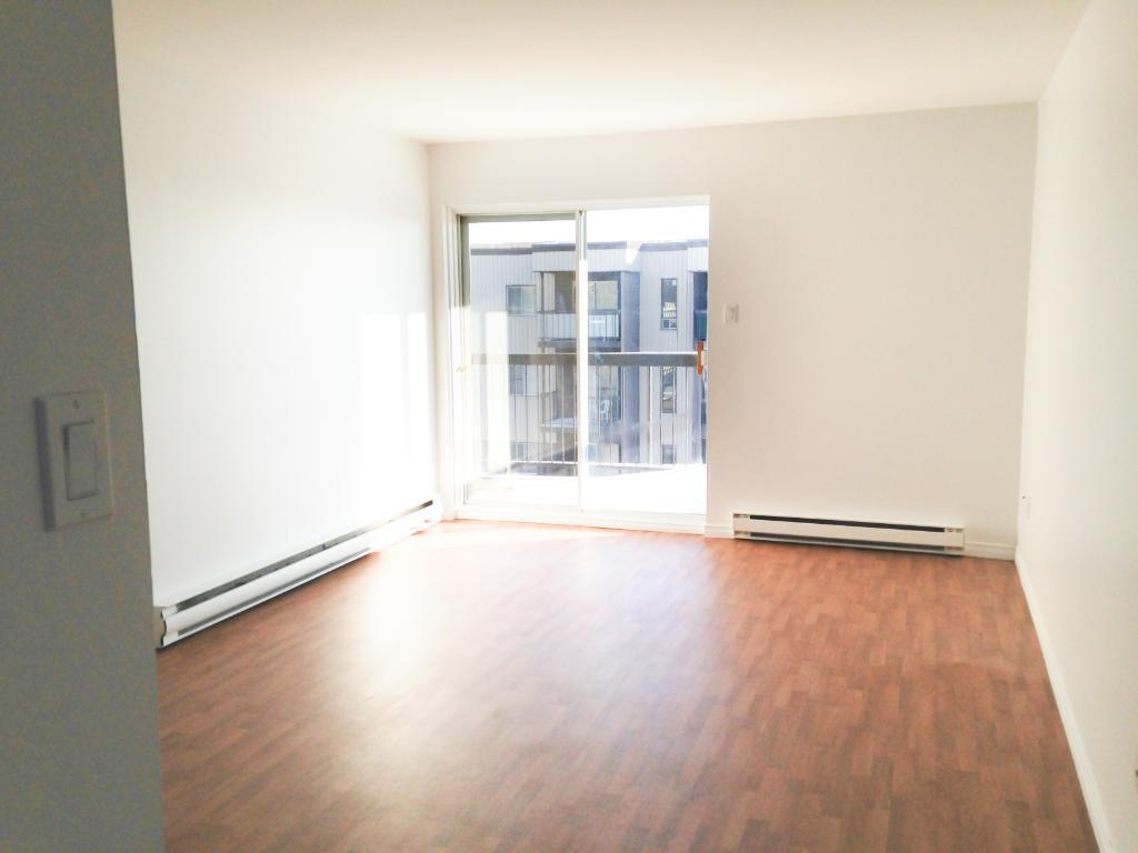 À CHARLESBOURG, GRAND 3 ½ RÉNOVÉ, COTÉ TERRAIN! - 1085$ TOUT INCLUS, DISPONIBLE À PARTIR JUILLET