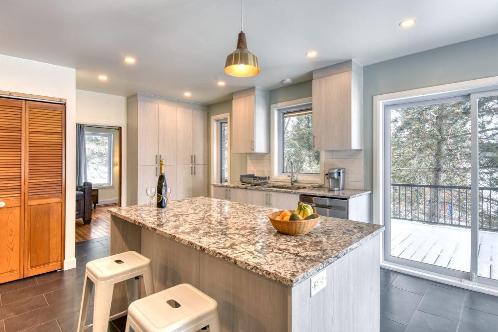 SUPERBE APPARTEMENT DONNANT SUR LE LAC