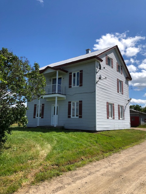 4½ Lanaudière, Autour Du Lac Mandeville