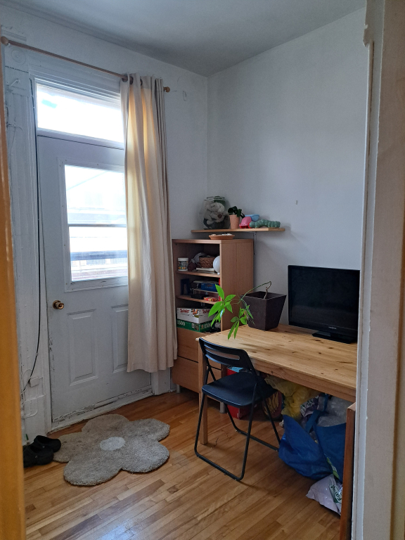 Plateau Mile-End, Lumineux, Cachet – 6½
