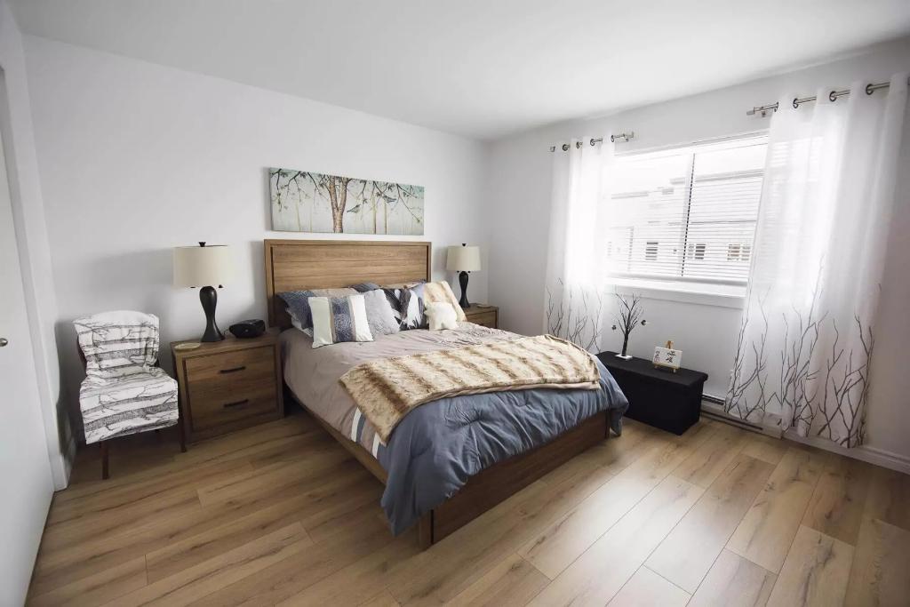 3 1/2 appartement Saint-Romuald, 3 min des ponts, secteur privé, piscine, balcon, stationnement, nouveau,