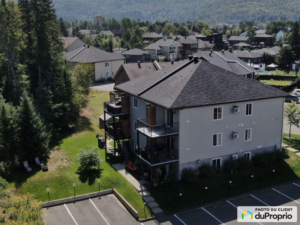 4 1/2 boisé avec piscine à Mont-Tremblant (Saint-Jovite)
