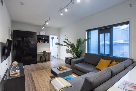 1 room room of 99 m² in Montreal