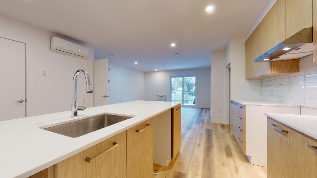 632 Notre-Dame | 3½ à louer | INTERNET | ASCENSEUR | STATIONNEMENT INTÉRIEUR | EAU CHAUDE | JUILLET 2025