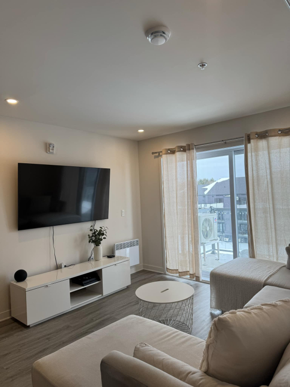 Condo 5 1/2 à Louer