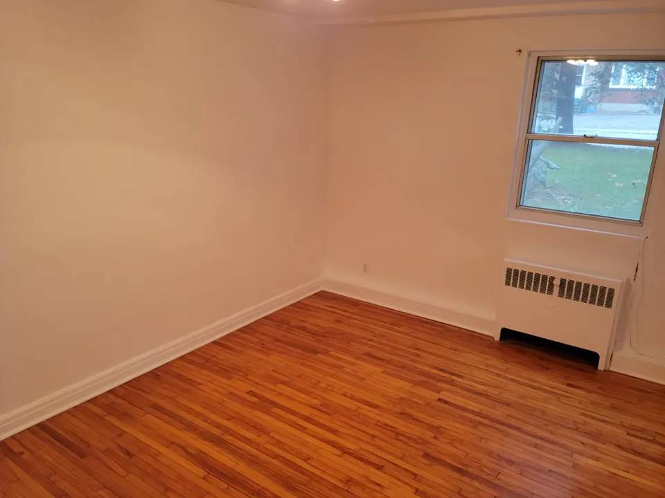 25 Rue Pharand (Hull) Grand 2 Chambres