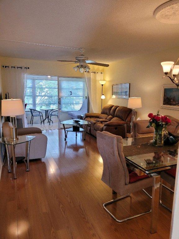 Magnifique et spacieux condo à louer situé à fortlauderdale à 15 mm des  plages, du centre ville, du sawgrassmills  et de l aéroport . Le condo compre