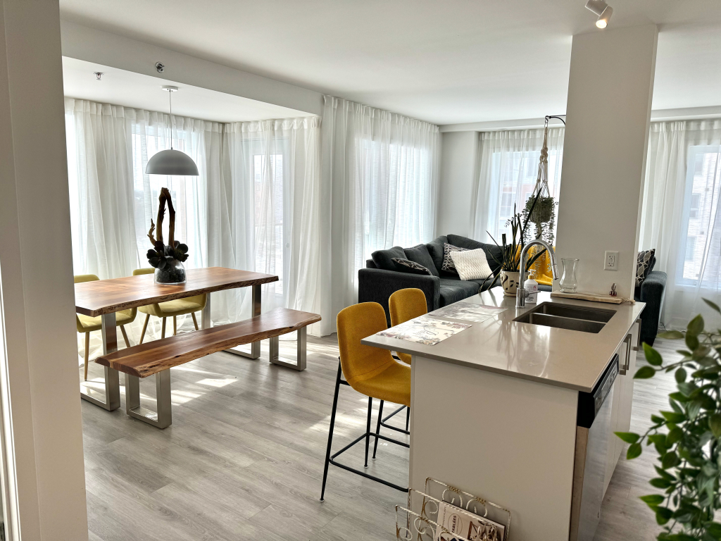 Condo Luxieux à Louer