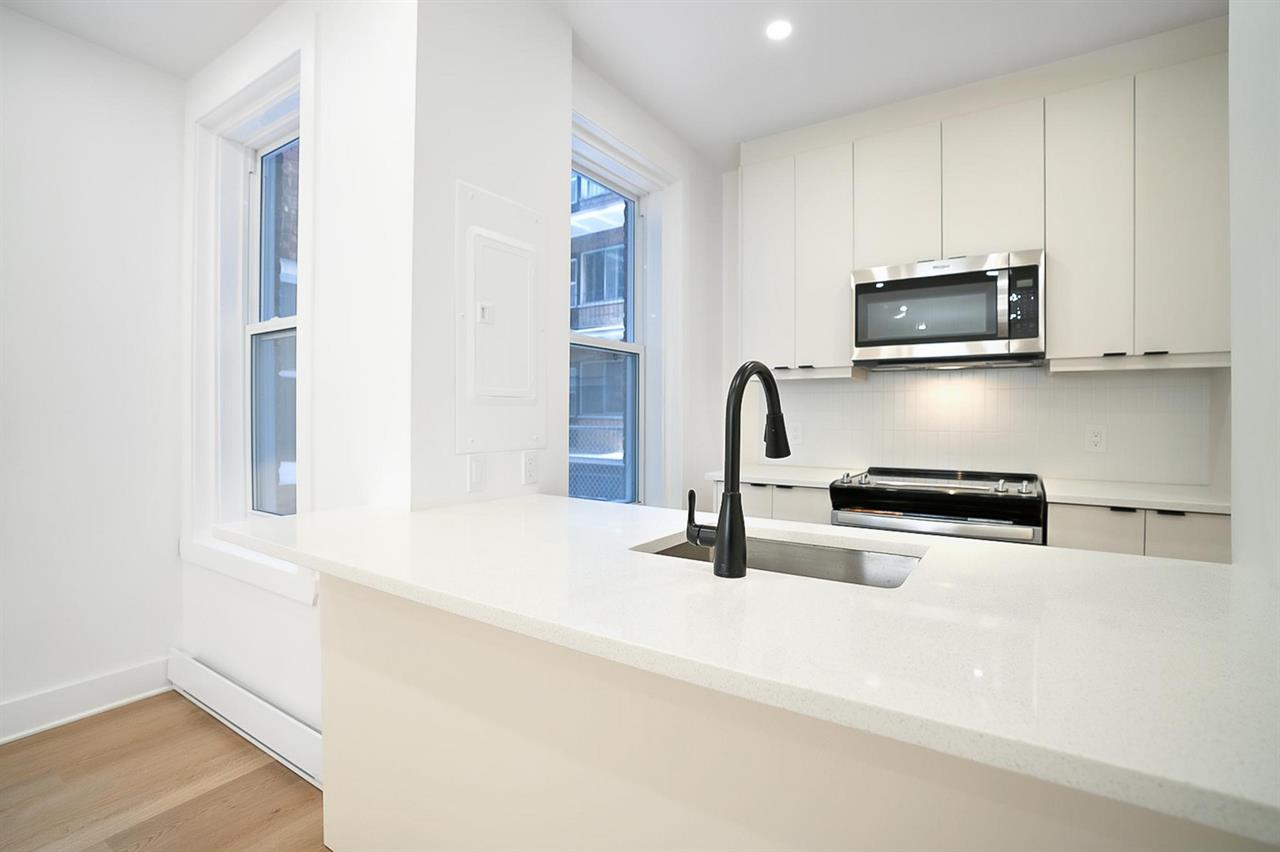 #14, 1 Bed, 1 Bath - 2112 Claremont, Westmount