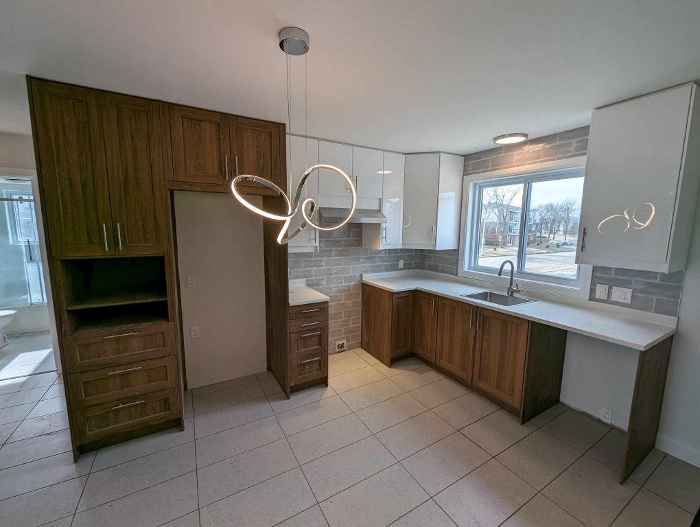 Trois-Rivières Ouest - Grand 4 1/2 sur Grenier***non fumeur***