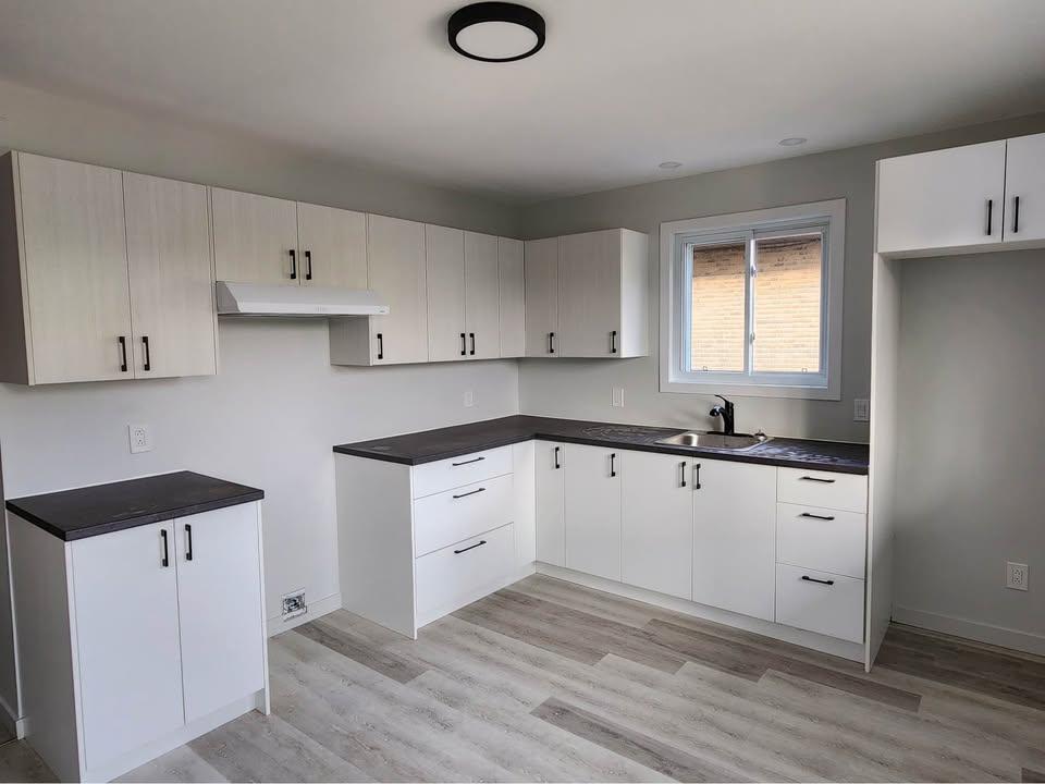 Beau 41/2 rénové, 1er juillet, Valleyfield 1350$