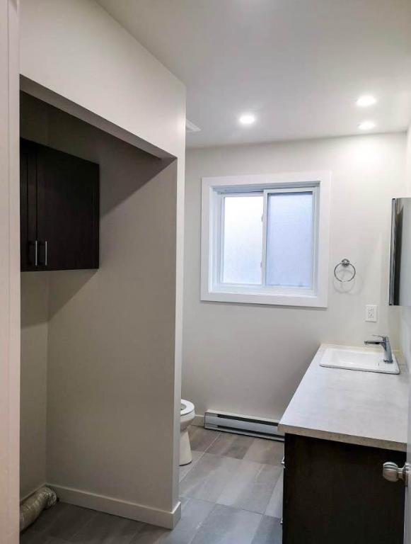 Grand 7 1/2: 3 chambres, 3 salles de bain ! Deux étages ! Valleyfield. Prêt Juillet !