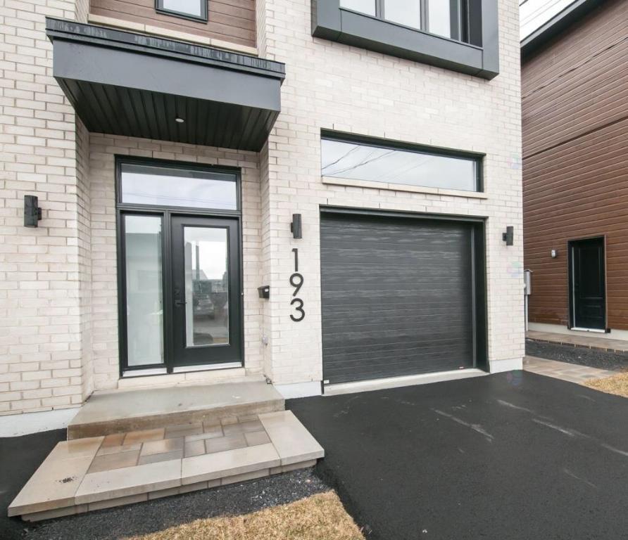 Venise- en-Québec , Maison 3 ch. / 3 sdb./ 2200.$ / m
