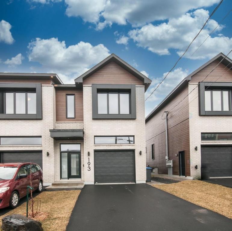 Venise- en-Québec , Maison 3 ch. / 3 sdb./ 2200.$ / m