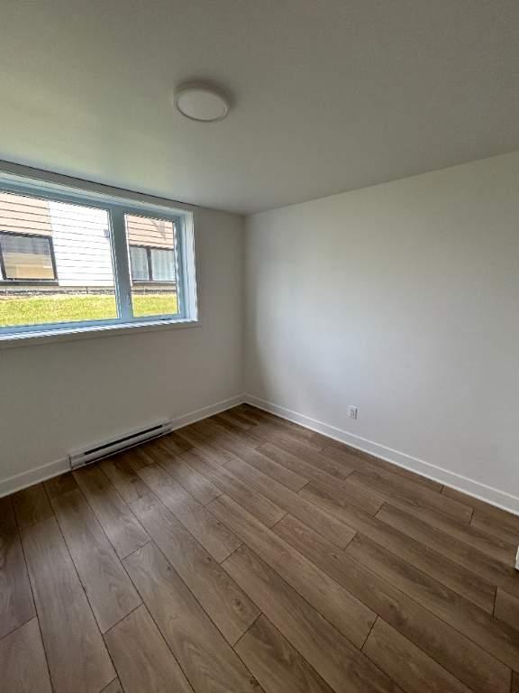 5 1/2 neuf !!! 2 chambres et un bureau