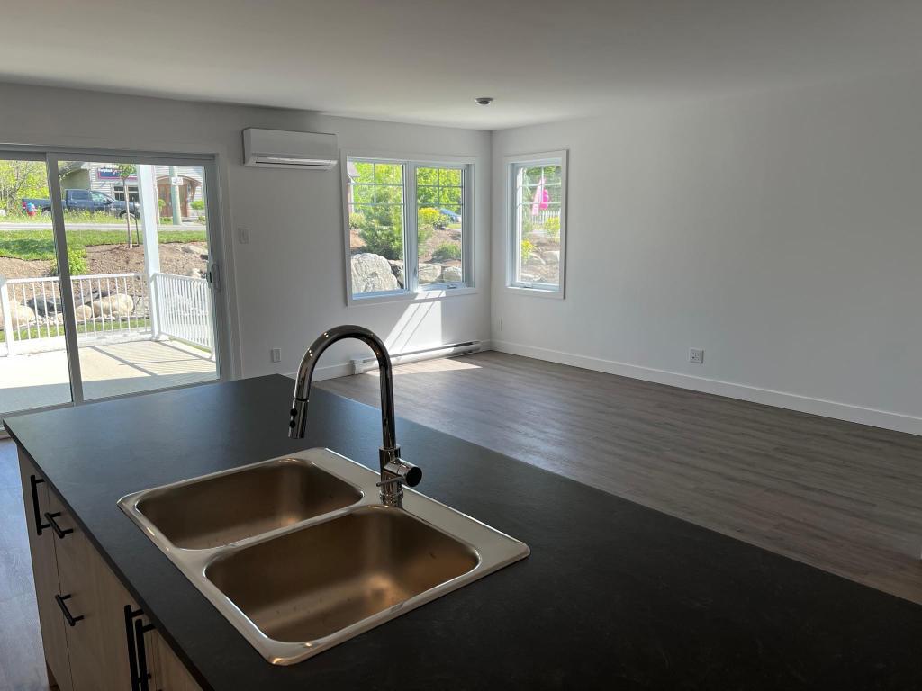 🌟 LAC-BROME : LOCATION ANNUELLE DISPONIBLE IMMÉDIATEMENT 🌟