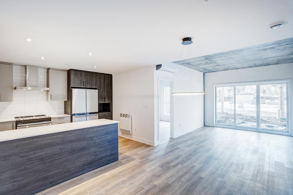 MAGNIFIQUE 4 1/2 LUXUEUX - ASCENSEUR - GARAGE - ÉLECTROMÉNAGERS