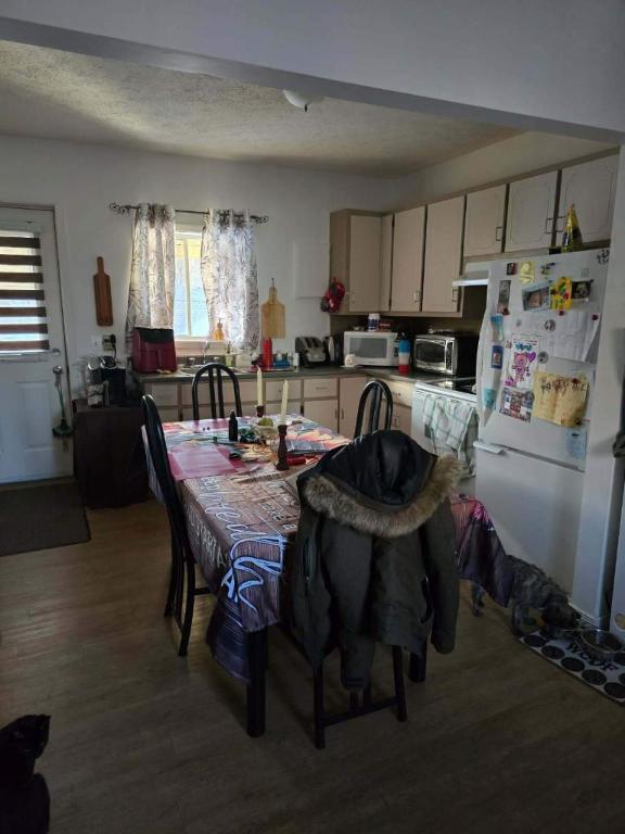 2 CH - 1 SDB - Windsor - $875 /mo