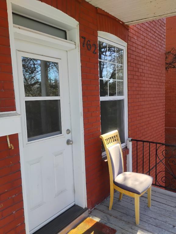 Appartement à louer 3 1/2 semi-meublé non chauffé/non éclairé