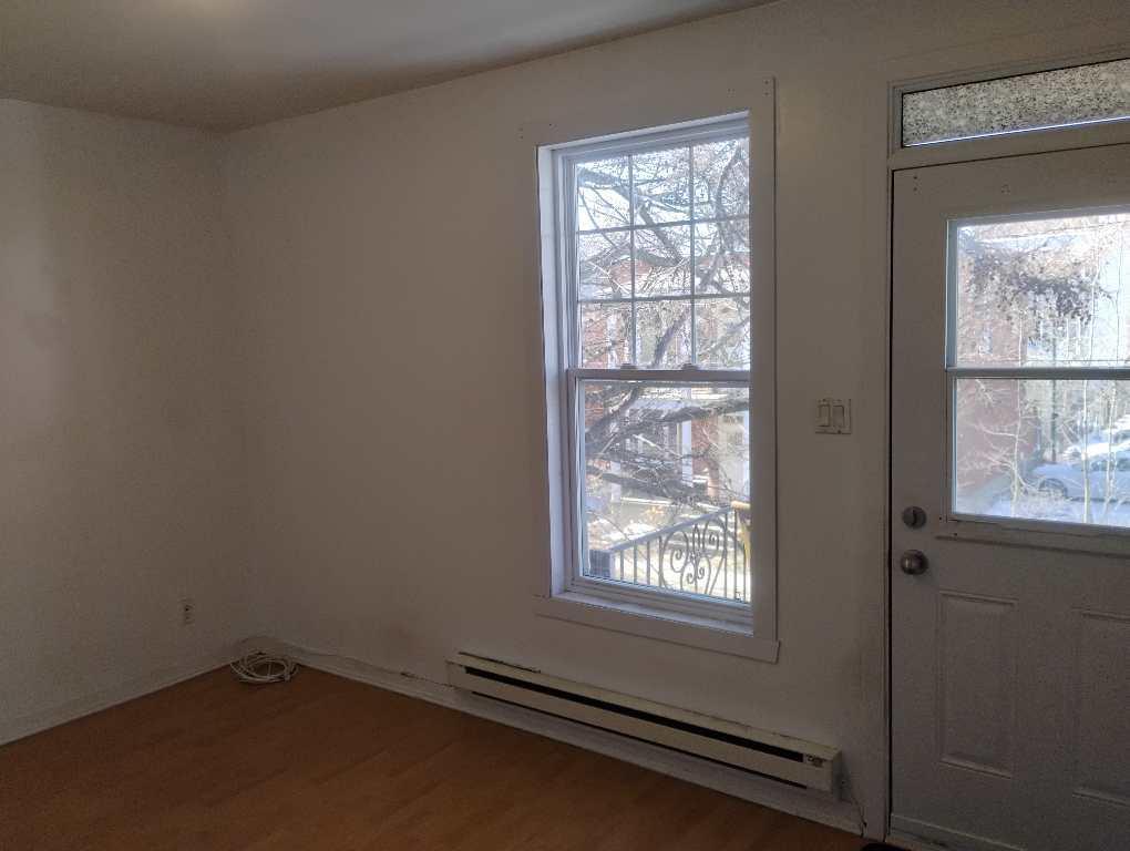 Appartement à louer 3 1/2 semi-meublé non chauffé/non éclairé