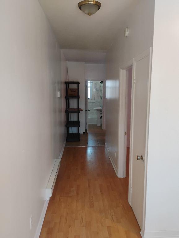 Appartement à louer 3 1/2 semi-meublé non chauffé/non éclairé