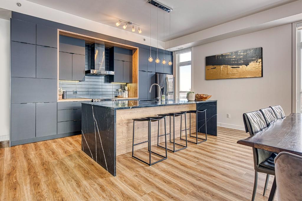 Penthouse 5 ½ adossé au golf de Saint-Lambert! 2 159 pi²