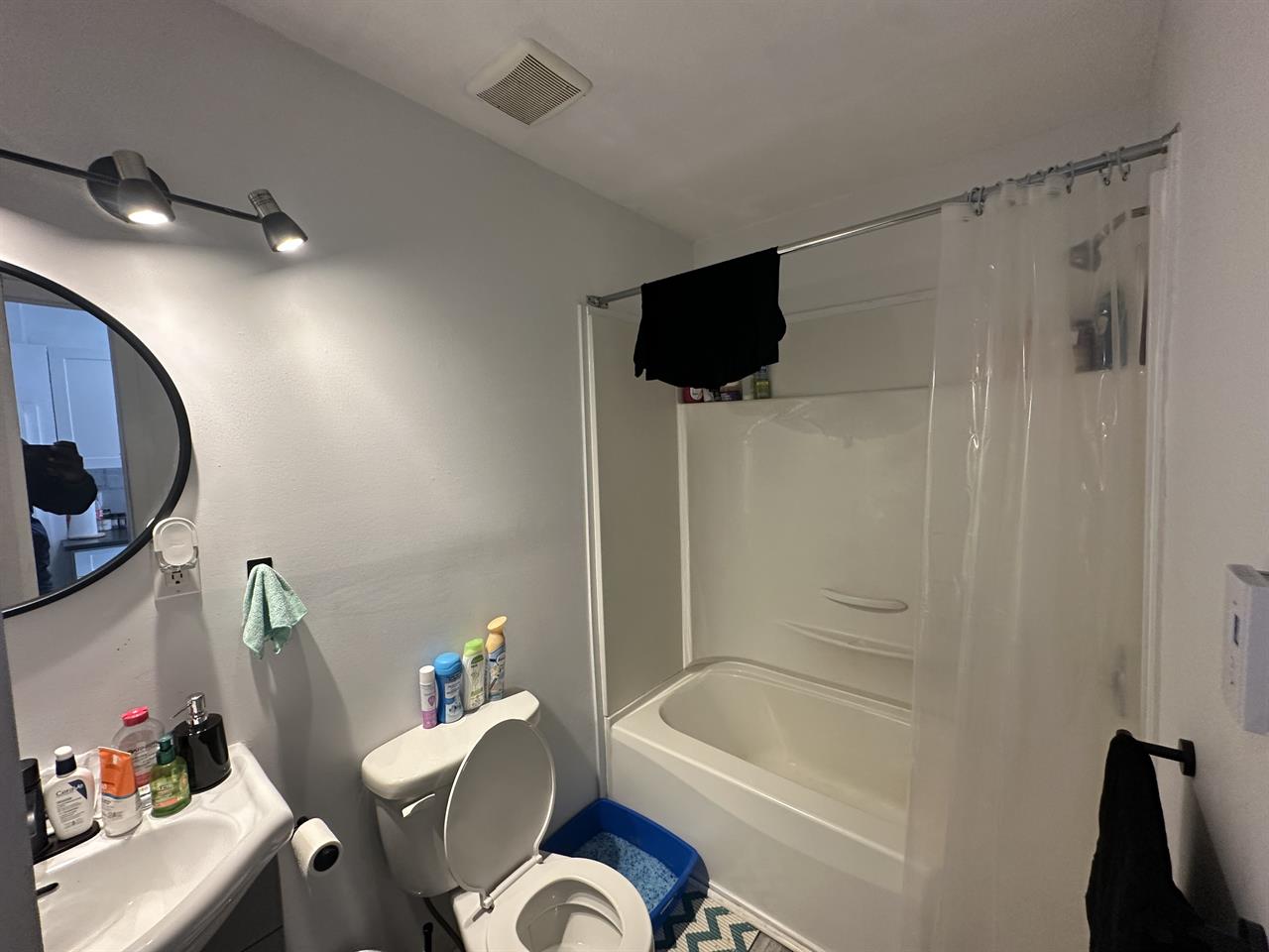 144 Rue Champlain (Hull) Grand Studio Emplacement Idéal !
