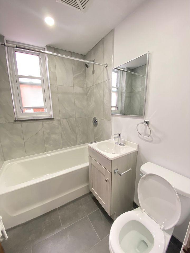 1 - 5821 CHEMIN COTE ST LUC, Montréal