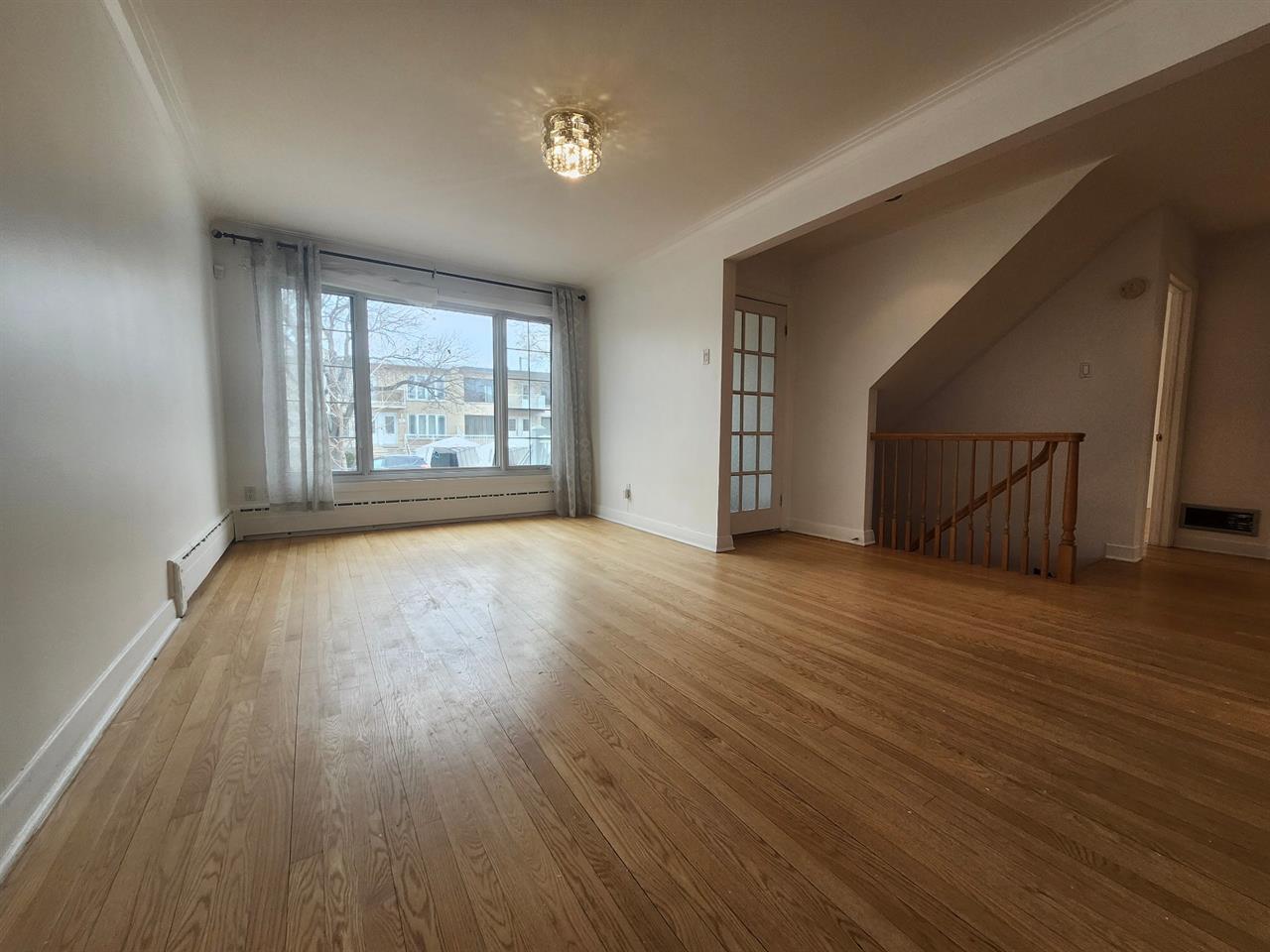 Appartement Montréal (Saint-Léonard) À Louer
