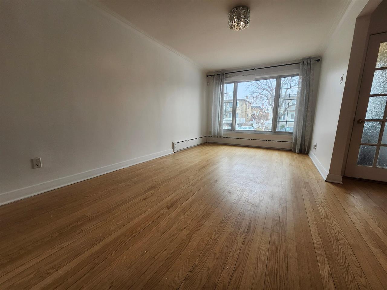 Appartement Montréal (Saint-Léonard) À Louer