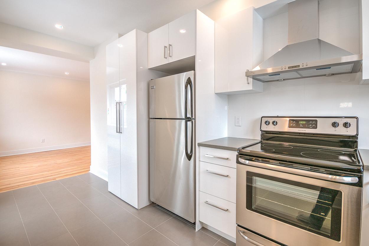#3, 2 Bedroom 1 Bath - 2120 Van Horne, Montréal