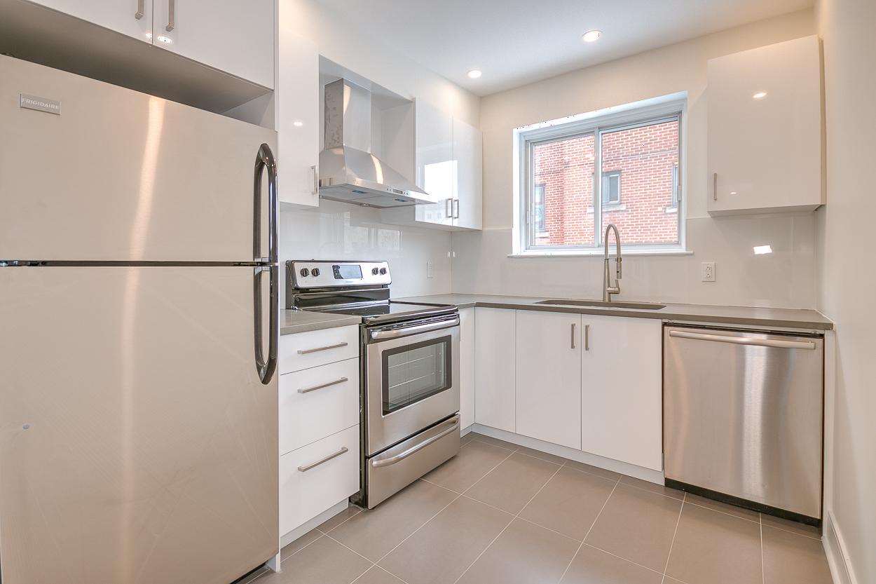 #3, 2 Bedroom 1 Bath - 2120 Van Horne, Montréal