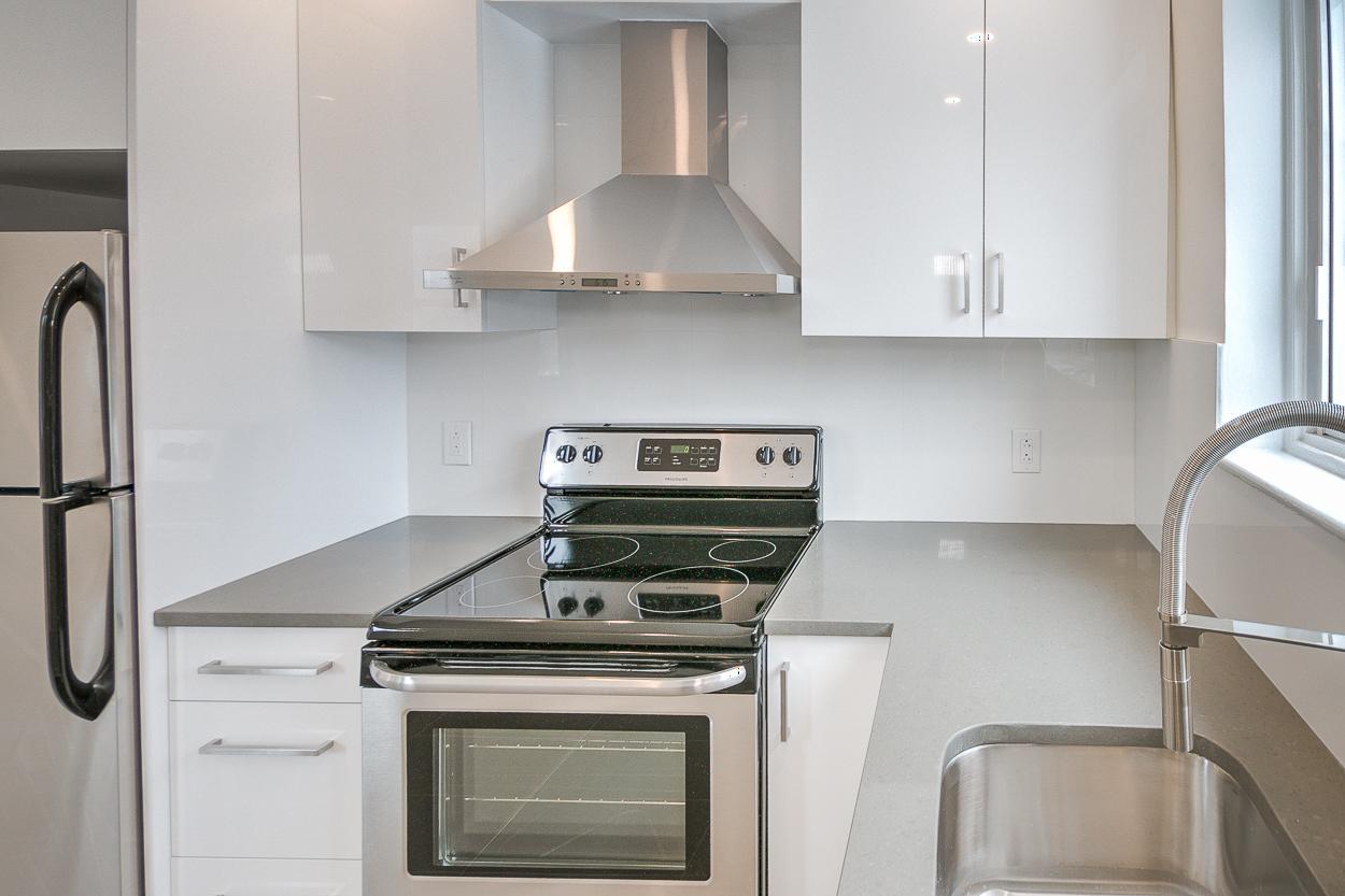 #3, 2 Bedroom 1 Bath - 2120 Van Horne, Montréal