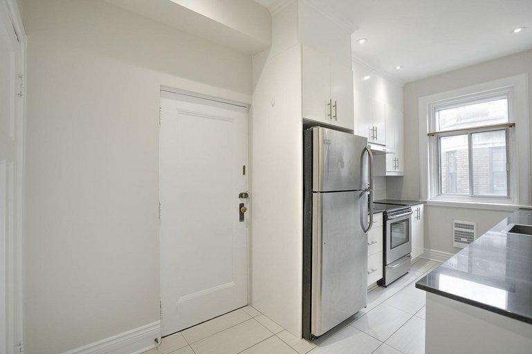 #12, 2 Bed 1 Bath - 4278 Sherbrooke St. West, Westmount