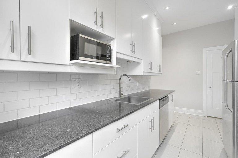 #12, 2 Bed 1 Bath - 4278 Sherbrooke St. West, Westmount