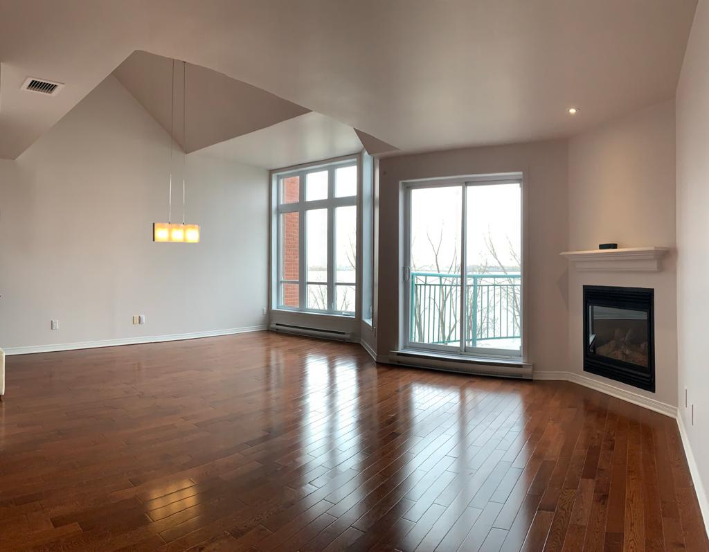 Magnifique Condo Face Au Lac St-Louis