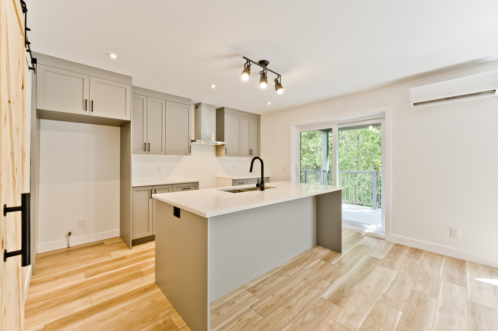 Très Grand 5 ½ à Louer – Secteur Avenue