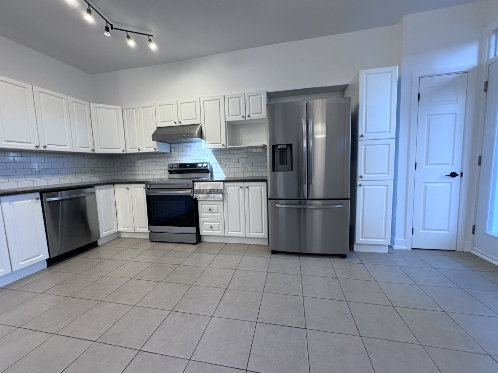 RDC, 6 ½. 3chambres, Stationnement