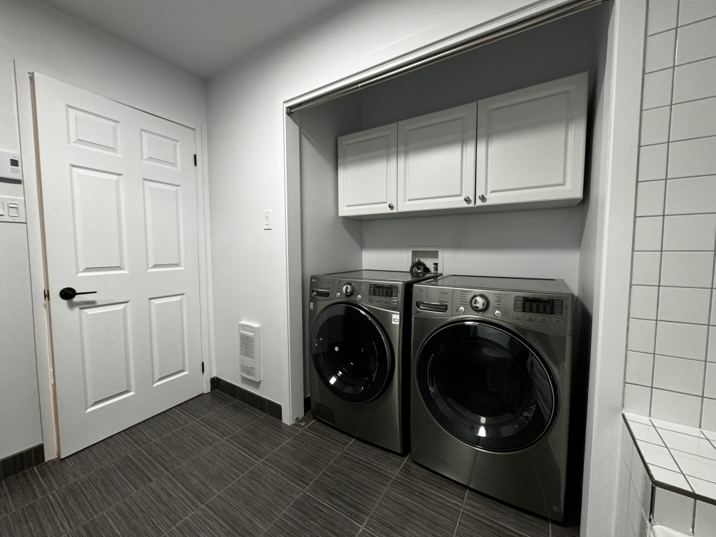 RDC, 6 ½. 3chambres, Stationnement