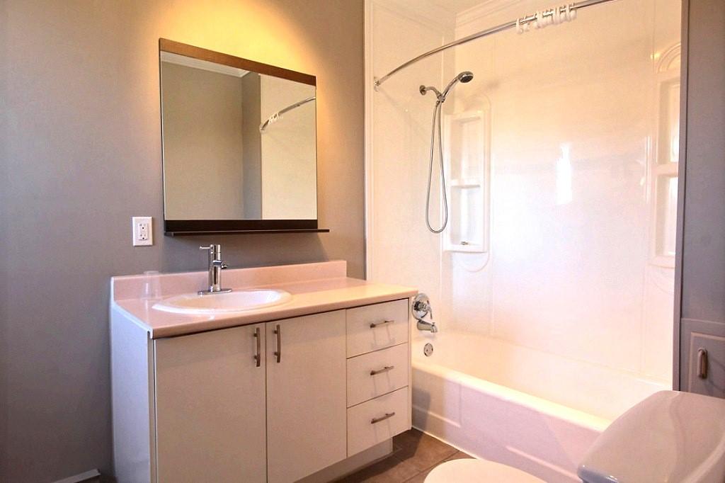 LOGEMENT 4 1/2 FENESTRÉ AVEC VERANDA (AVANT)À WOTTON