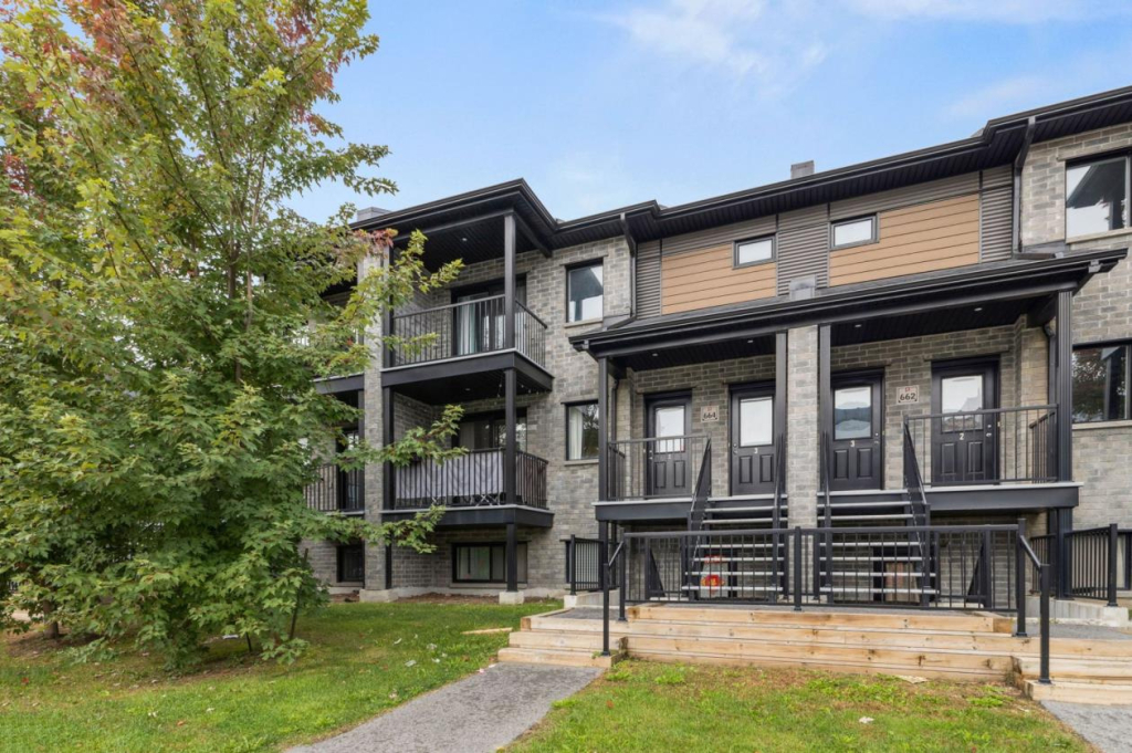 5 1/2 Apt For Rent In A Triplex